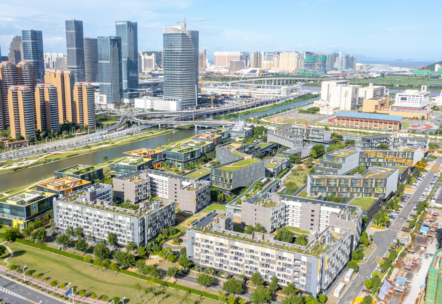 為了讓港澳和內(nèi)地青年交流合作、干事創(chuàng)業(yè)、實(shí)現(xiàn)夢(mèng)想，橫琴于2015年打造橫琴·澳門青年創(chuàng)業(yè)谷，為廣大青年創(chuàng)新創(chuàng)業(yè)提供了良好的孵化器。圖為橫琴·澳門青年創(chuàng)業(yè)谷。