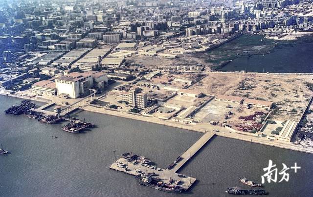 1989年，正在建設(shè)中的汕頭海濱路。