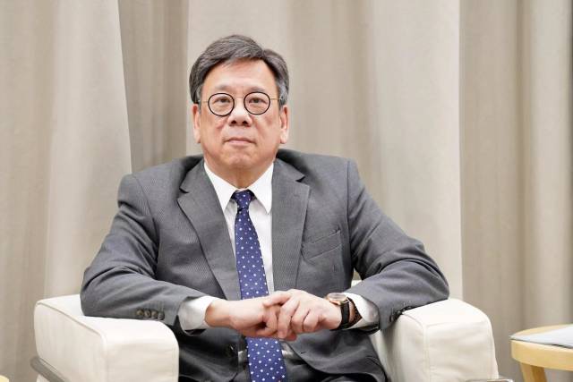 香港特區(qū)政府商務(wù)及經(jīng)濟(jì)發(fā)展局局長 丘應(yīng)樺
