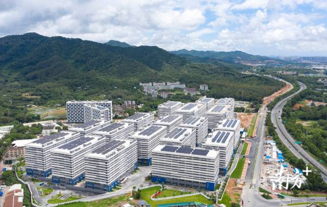 珠海正大力推進5.0產(chǎn)業(yè)新空間建設。圖為大灣區(qū)智造產(chǎn)業(yè)園D區(qū)。南方+記者 關銘榮 攝 