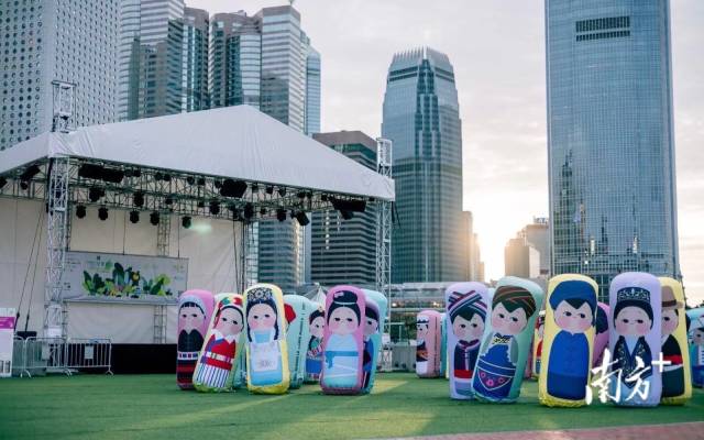 鄧卓越設(shè)計(jì)的民族IP系列在香港展出。