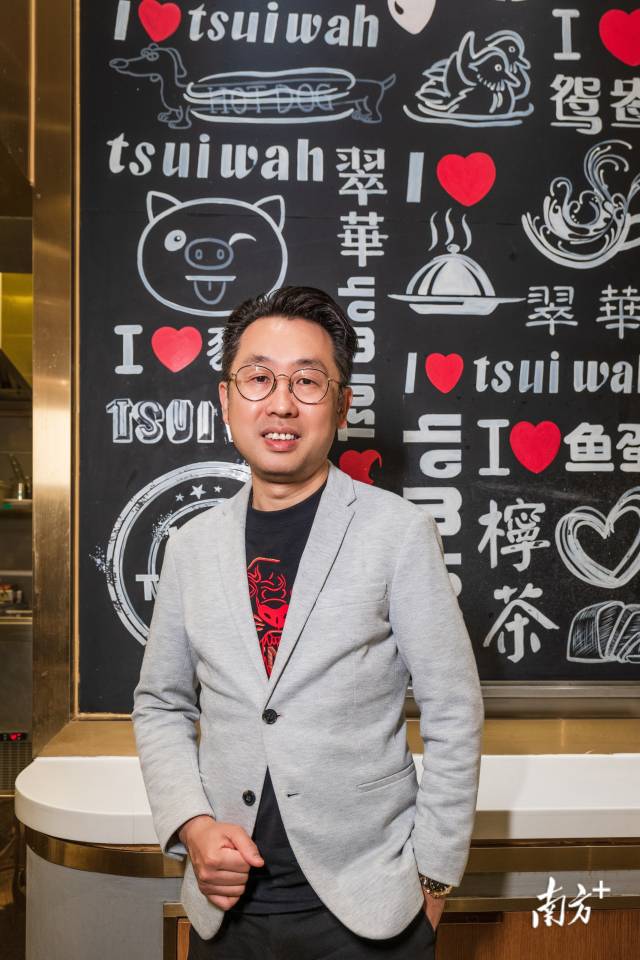 　　30多年前，不到20歲、就職于香港大家樂集團(tuán)的唐一瀚主動(dòng)請(qǐng)纓，幫助公司實(shí)現(xiàn)了內(nèi)地100多家門店的目標(biāo)；如今他加入了翠華集團(tuán)擔(dān)任中國(guó)區(qū)行政總裁，負(fù)責(zé)開拓內(nèi)地市場(chǎng)。