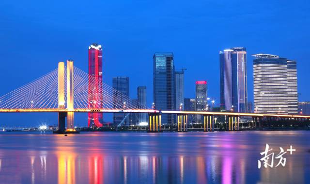 橫琴粵澳深度合作區(qū)的璀璨夜景。 