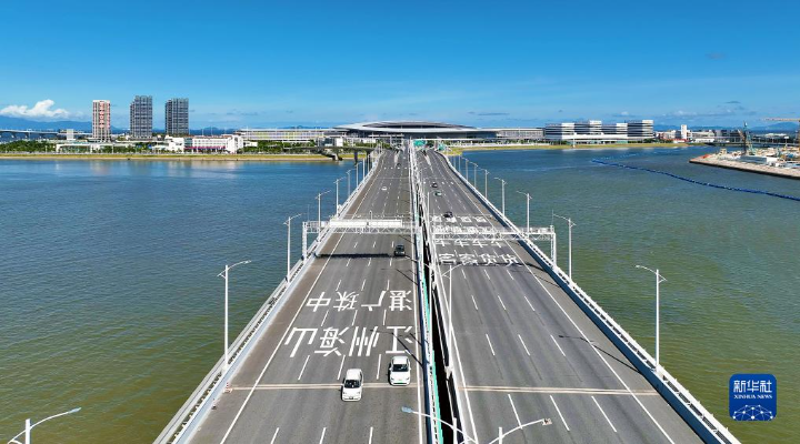 港珠澳大橋口岸多項(xiàng)客流數(shù)據(jù)創(chuàng)新高 單日出入境旅客量突破10萬人次