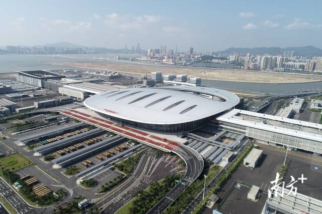 港珠澳大橋珠澳口岸人工島。