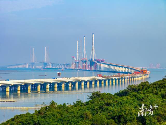 黃茅海跨海通道建設(shè)現(xiàn)場。