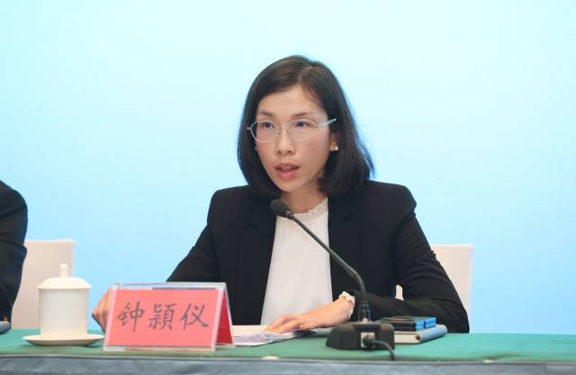 合作區(qū)法律事務(wù)局局長(zhǎng)鐘頴儀在發(fā)布會(huì)上解讀政策利好。