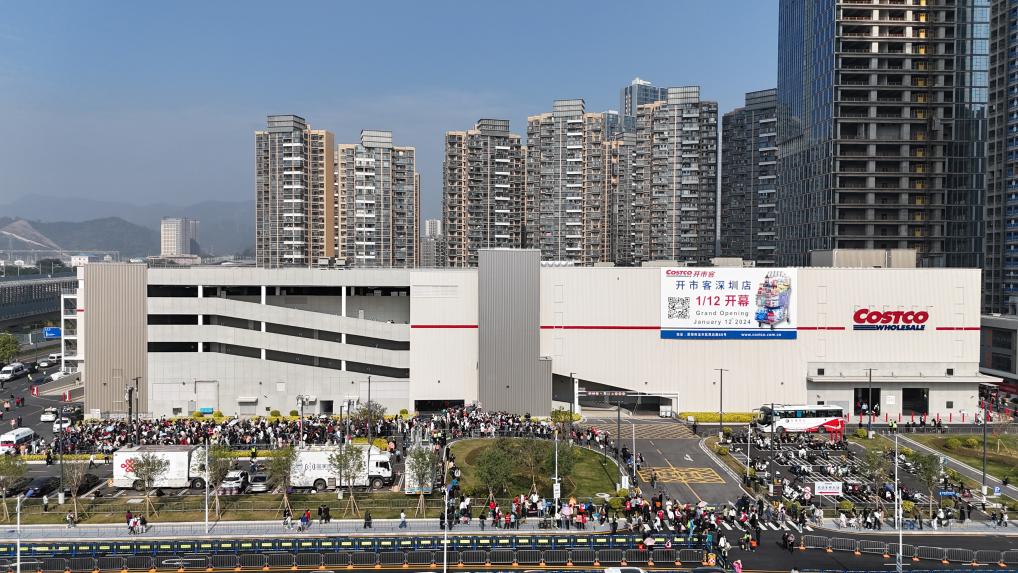 1月12日，開市客深圳店外排起長龍（無人機(jī)照片）。新華社記者 梁旭 攝