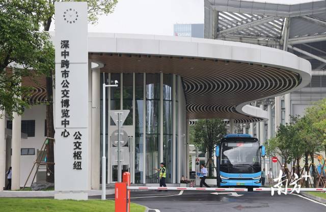 深中跨市公交博覽中心公交樞紐站。 南方+ 葉志文 拍攝