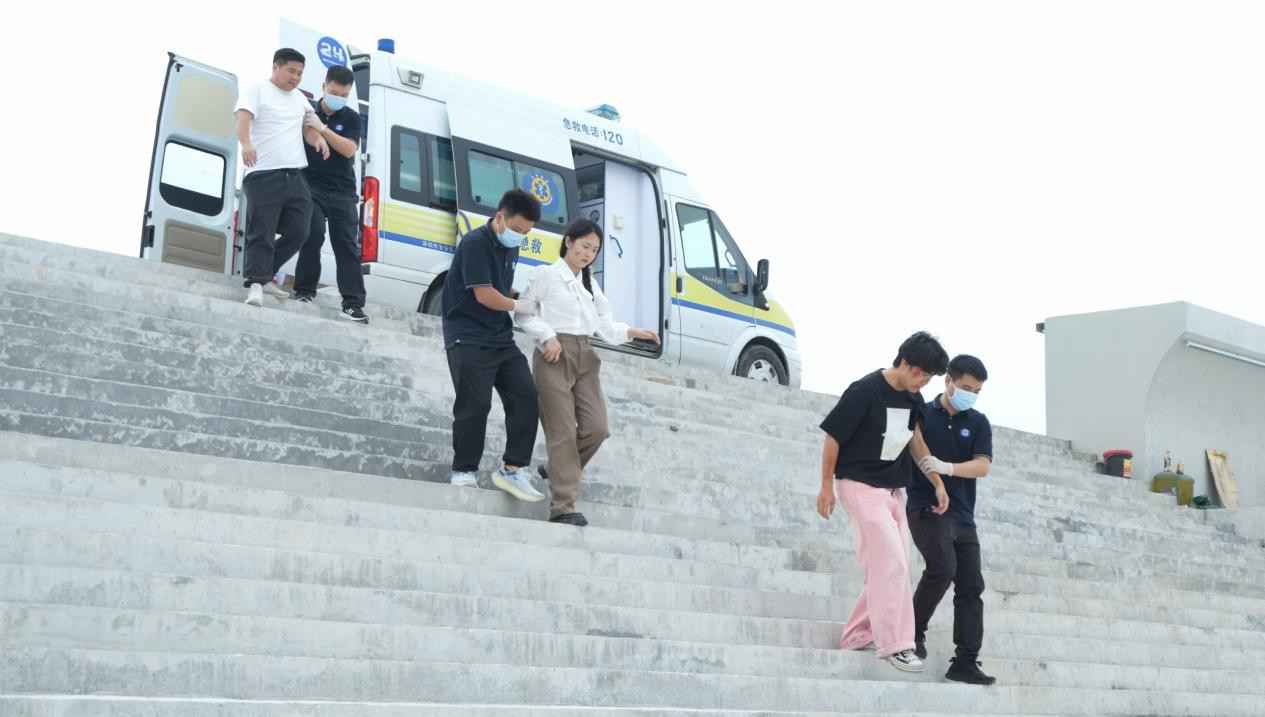 通過救護車轉運輕傷人員