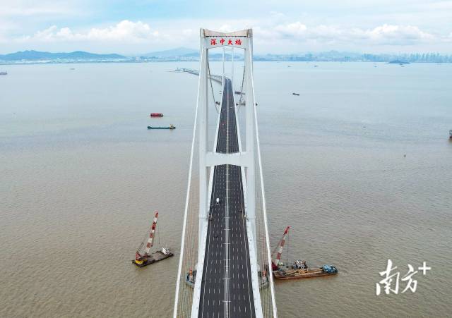 深中通道將深圳與珠海北部之間的車程由2小時(shí)縮短至40分鐘。 