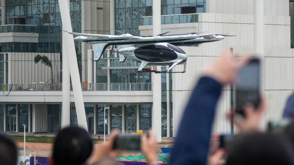 今年2月，全球首條跨海跨城電動(dòng)垂直起降航空器在深圳、珠海成功試航。攝影：錢文攀