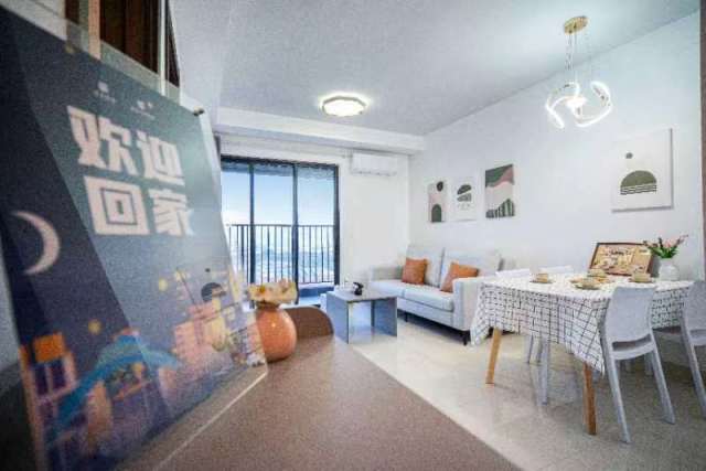 公寓按高標(biāo)準(zhǔn)拎包入駐配置，配齊電視、洗衣機(jī)、冰箱等家電，公寓還配備健身房、閱讀室等公共區(qū)域，為港澳青年提供休閑空間。