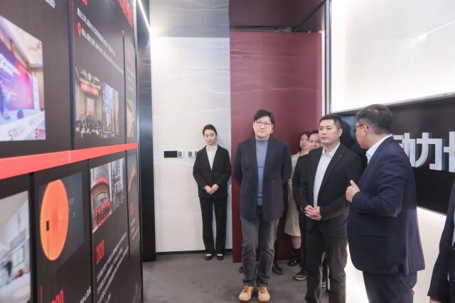 肇慶高新區(qū)招商團(tuán)隊奔赴上海招商走訪企業(yè)。