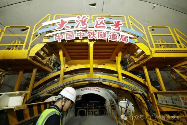 中鐵隧道局承建的2標(biāo)段盾構(gòu)法隧道長2930米。