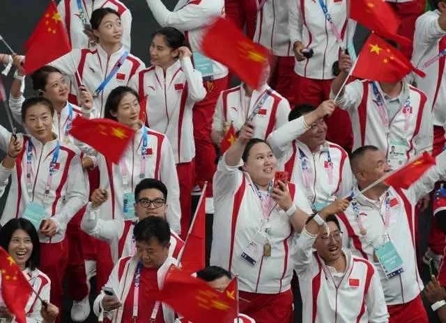 中國體育代表團(tuán)在閉幕式上。圖源：新華社
