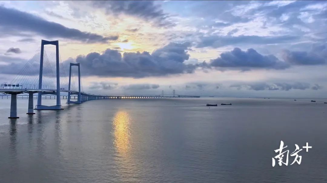 深中通道日出。南方拍客 顏學(xué)敏 攝