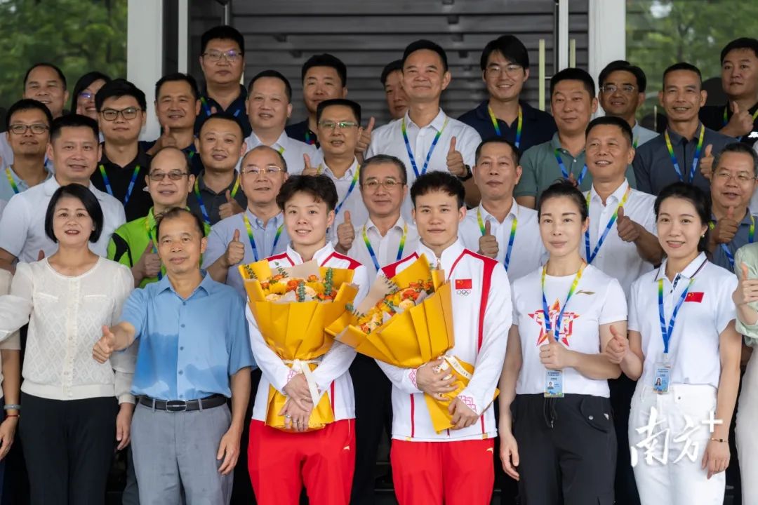 謝思埸和陳藝文現(xiàn)身十五運(yùn)會(huì)廣東賽區(qū)執(zhí)委會(huì)