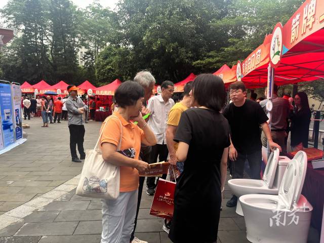 禅城举办“以旧换新”进社区主题活动，深受群众欢迎。