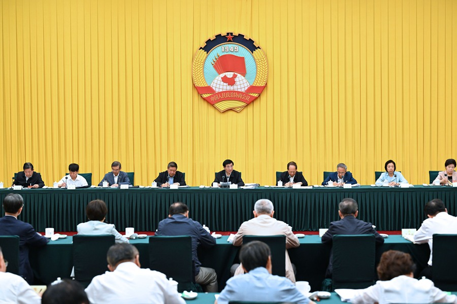 9月2日，全國(guó)政協(xié)在北京召開“推進(jìn)高水平對(duì)外開放”專題協(xié)商會(huì)，中共中央政治局常委、全國(guó)政協(xié)主席王滬寧出席并講話。新華社記者 饒愛(ài)民 攝