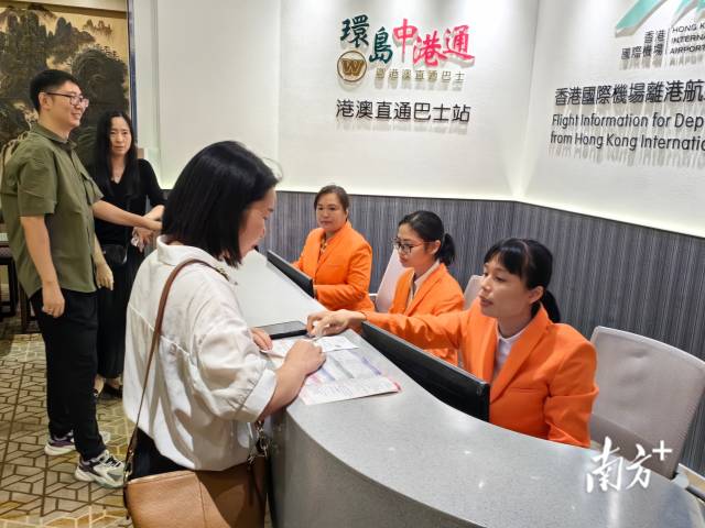 香港國際機場佛山皇冠假日酒店候機樓。南方+ 盧浩能 拍攝