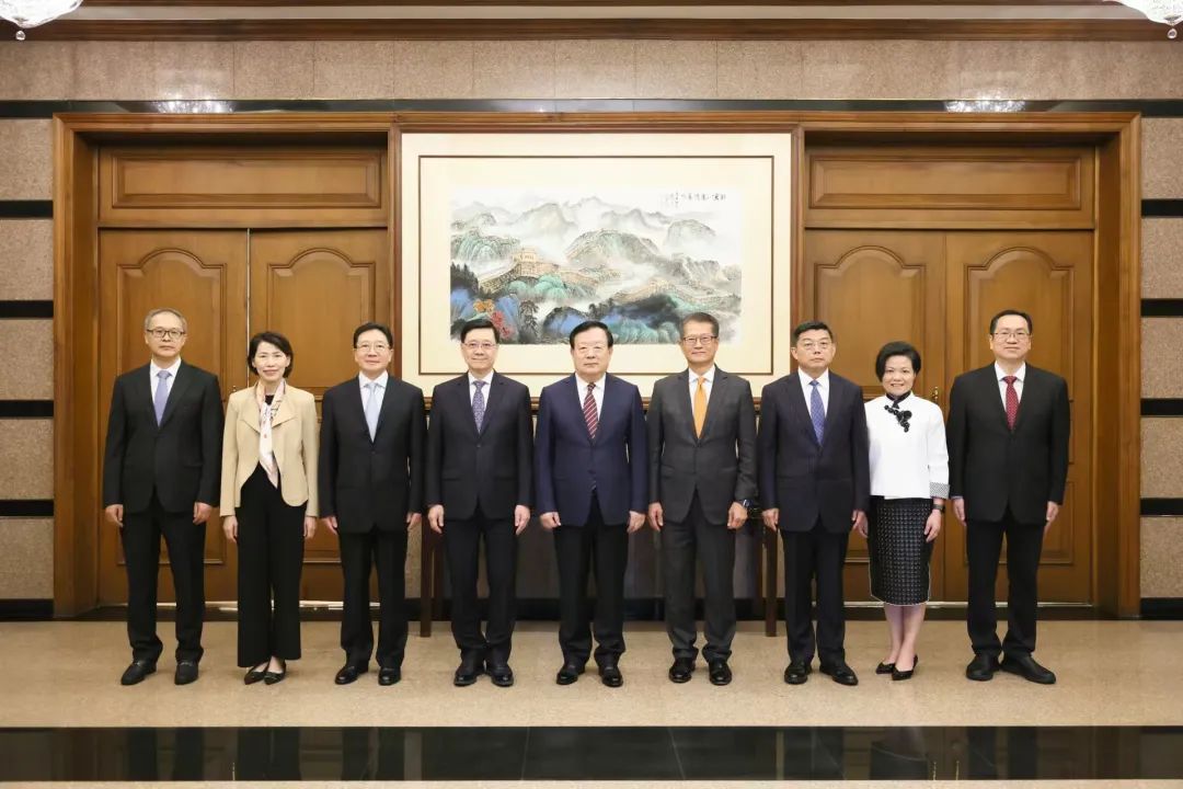 夏寶龍會見李家超