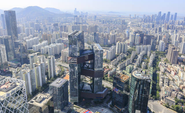 2024年前7個(gè)月，深圳平均每小時(shí)有28件專利獲得授權(quán)，有9件發(fā)明專利獲得授權(quán)。圖為騰訊濱海大廈。 南方+ 魯力 拍攝