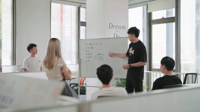 ▲如今的辦公室是一個(gè)整潔、有朝氣、沒有太多間隔的空間