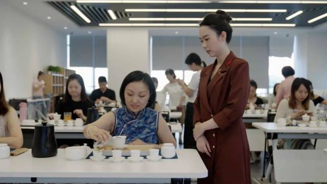 ▲邱芷澄希望通過深度參與社區(qū)實(shí)踐，和這里的年輕人一起推動(dòng)社區(qū)發(fā)展，共同營(yíng)造一個(gè)充滿創(chuàng)造力的社區(qū)家園