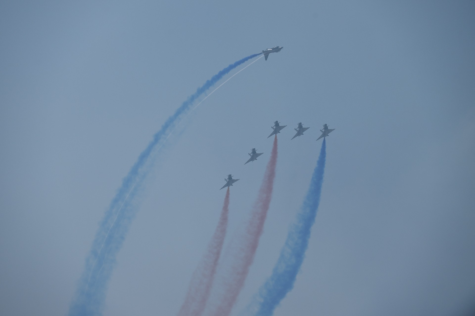 China’s Bayi Aerobatic Team performs at Airshow China 2024 on November 12, 2024. 袁子翔 拍攝