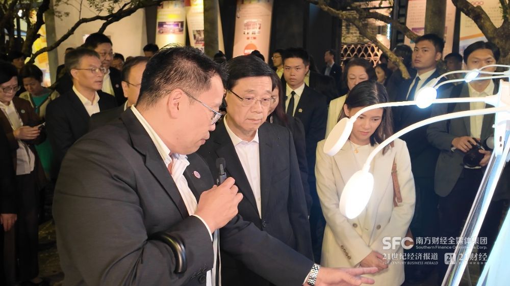 （香港特別行政區(qū)行政長官李家超了解嶺南天地發(fā)展。莊歡/攝）
