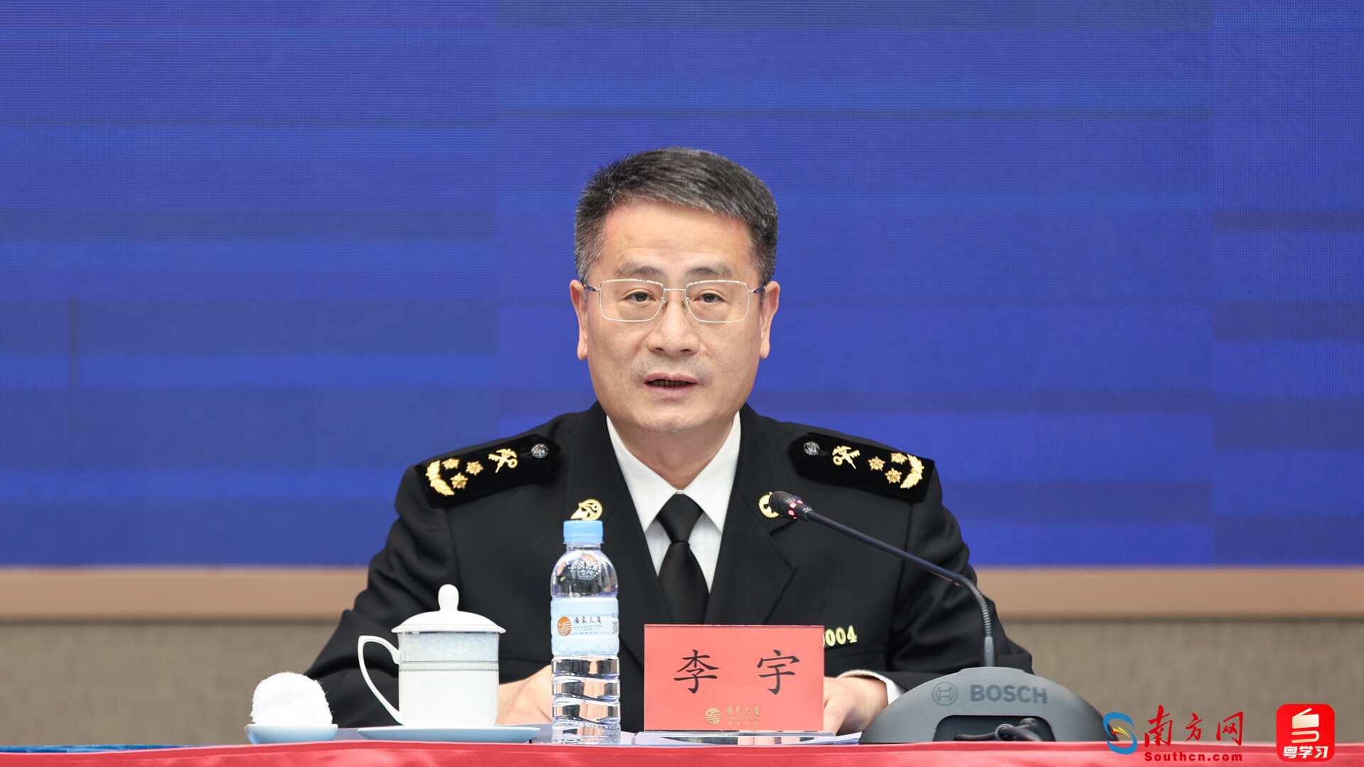 廣州海關(guān)黨委委員、副關(guān)長李宇。