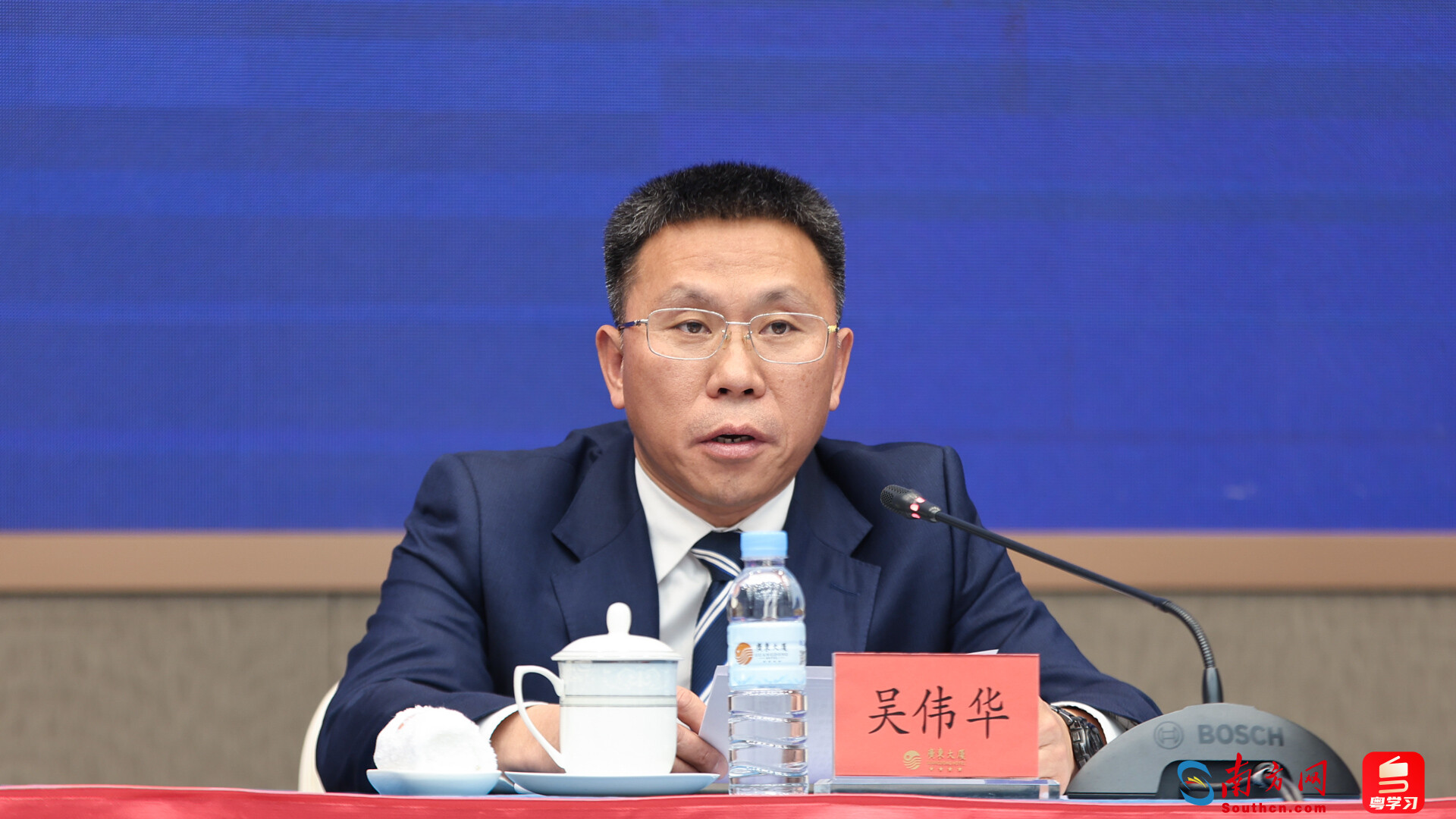 廣州市商務(wù)局副局長吳偉華。