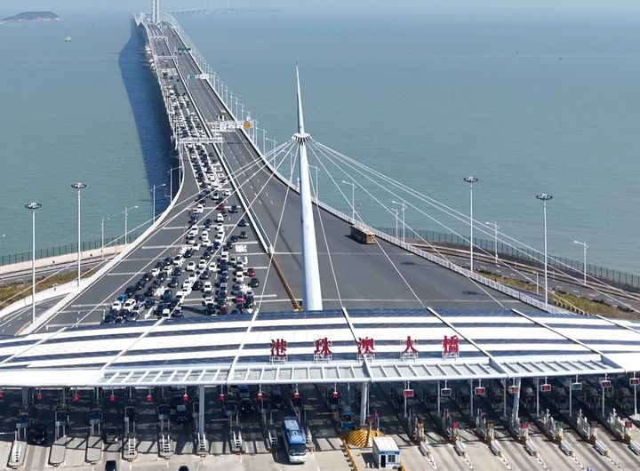 這是港珠澳大橋橋頭（2024年2月12日攝，無人機照片）。新華社發(fā)（王相國攝）