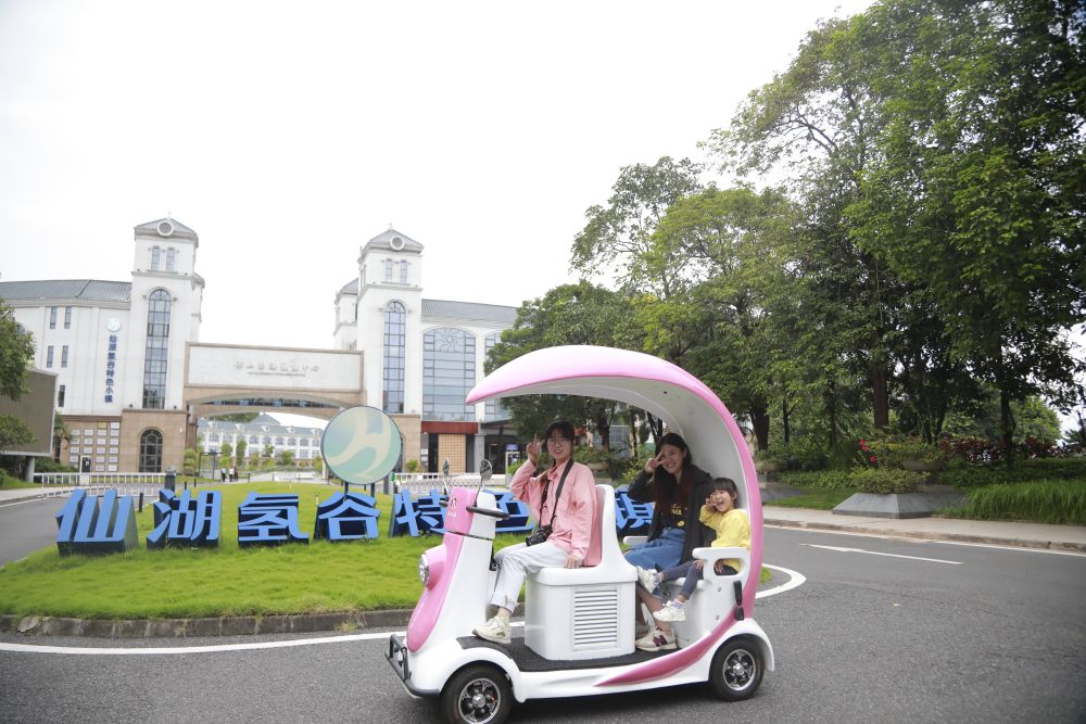 氫能親子車。新華社發(fā)（李仁生 攝）