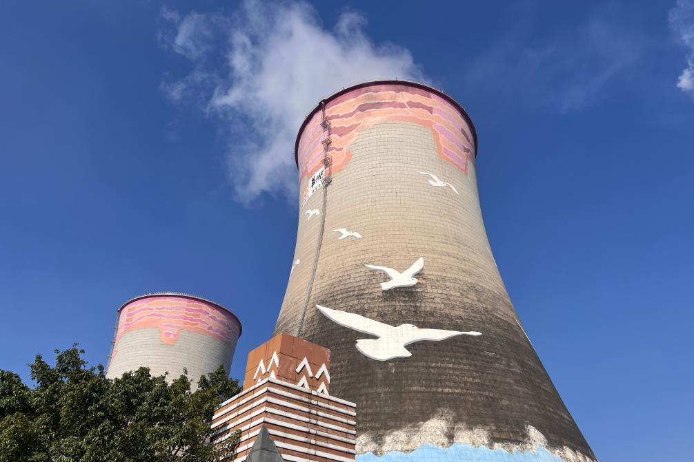 這是廣州華潤熱電有限公司建設(shè)的自然通風(fēng)海水冷卻塔