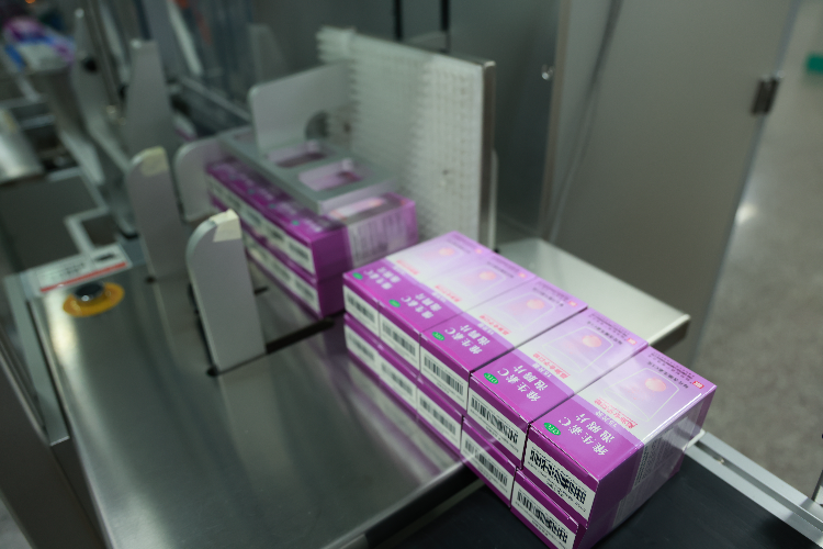 图为香港联邦制药有限公司在中山生产的“维生素C泡腾片”。图源南方+