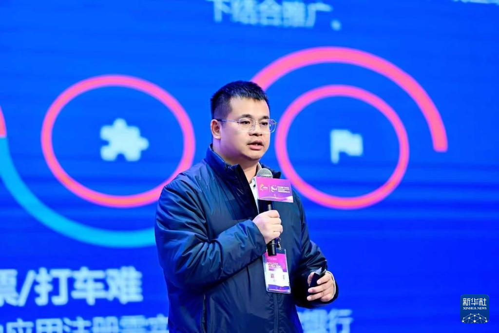 澳創(chuàng)時(shí)代創(chuàng)始人姚錦程在一創(chuàng)業(yè)論壇上做演講