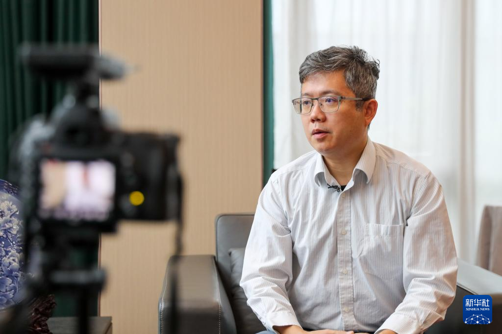 11月25日，在横琴澳门青年创业谷，纳金科技创始人雷震接受采访