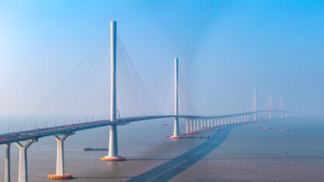 飛虹道道越藍(lán)海！我國建成和在建跨海橋梁約100座