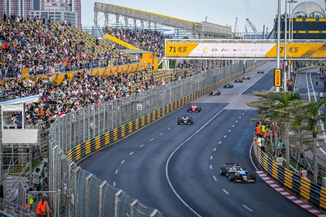 △2024年11月17日，為期4天的第71屆澳門格蘭披治大賽車，圓滿落下帷幕。據(jù)統(tǒng)計，今年的賽事共吸引了逾10萬名觀眾進場觀賽，氣氛熱烈。