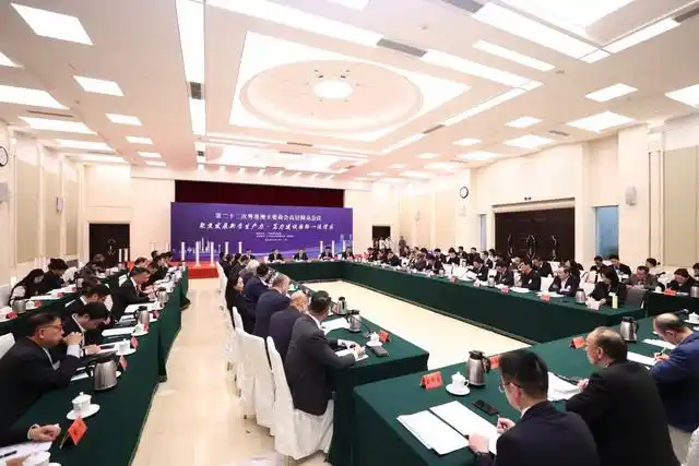 12月17日，第二十二次粵港澳主要商會高層圓桌會議在廣州舉行。