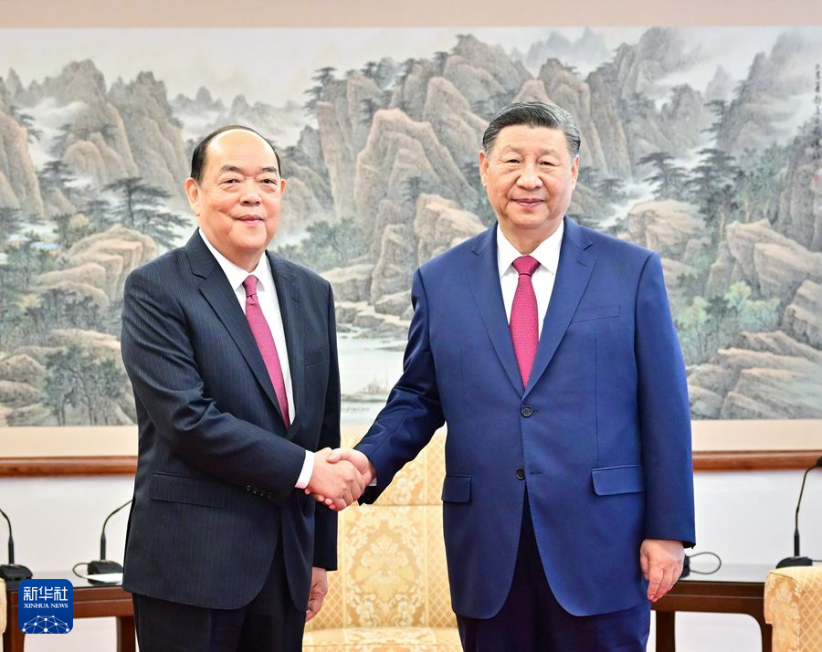 12月18日下午，國家主席習近平在澳門會見澳門特別行政區(qū)行政長官賀一誠。新華社記者 翟健嵐 攝