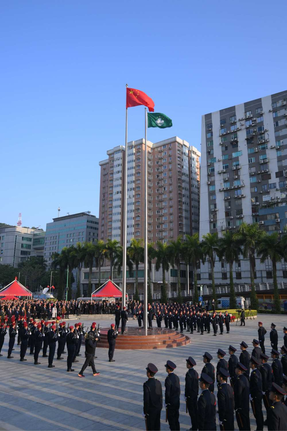 12月20日，澳門特別行政區(qū)政府隆重舉行升旗儀式，慶祝澳門回歸祖國25周年?！? title=