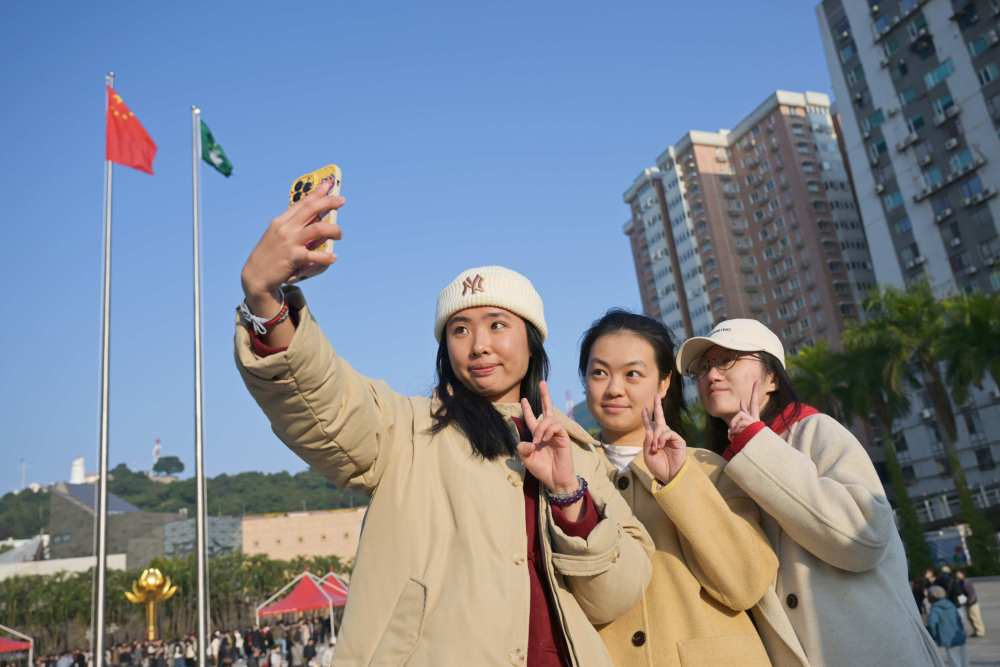 12月20日，澳門特別行政區(qū)政府隆重舉行升旗儀式，慶祝澳門回歸祖國25周年。　