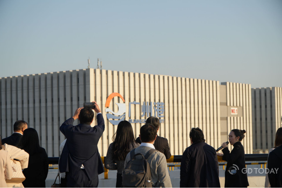 The delegation visited Nansha International Logistics Center. (Photo: Guo Zedong)