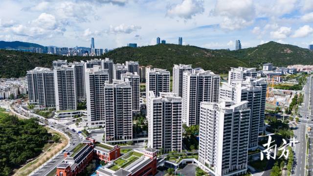 首個(gè)粵澳兩地?cái)y手為澳門居民打造的大型綜合民生項(xiàng)目“澳門新街坊”已經(jīng)熱鬧起來。