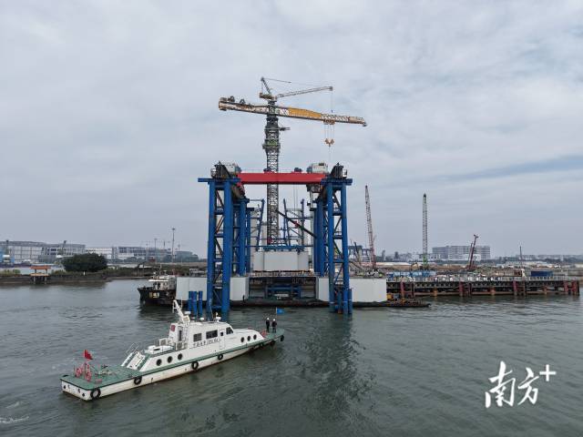 東莞海事護航T9標(biāo)東索塔提梁站建設(shè)及鋼殼塔柱吊裝