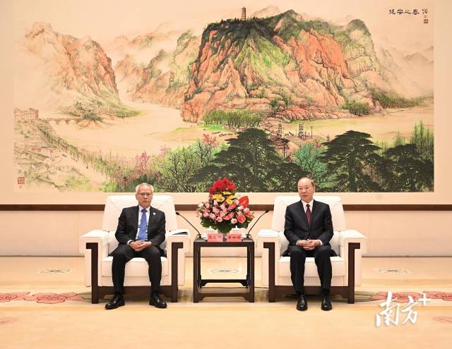 黃坤明王偉中會(huì)見(jiàn)澳門(mén)特別行政區(qū)行政長(zhǎng)官岑浩輝