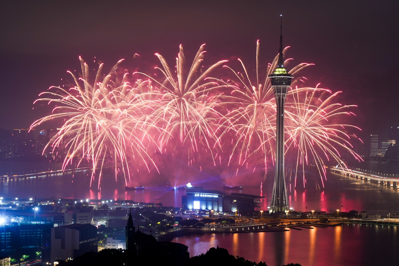 “Espectáculo de Fogo-de-Artifício para as Celebra??es do 25.o Aniversário do Estabelecimento da RAEM” realizado com sucesso
